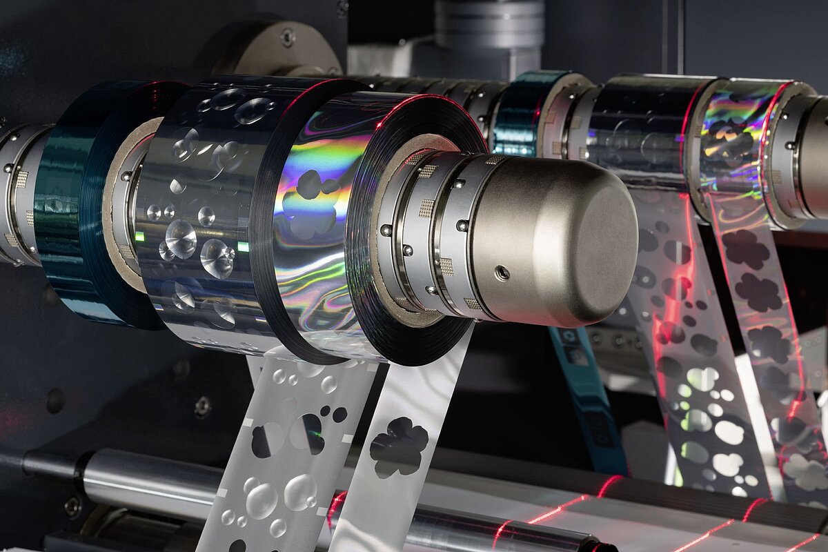 Efficient finishing: using single-image applications and continuous designs